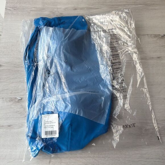 lululemon Align™ Asymmetrical Bra Light Support C/D Blue NWT in packaging - Picture 5 of 7